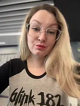 Teya moon  online show from 20, 2, 2025