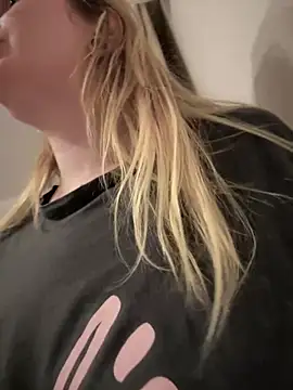 Teya moon  online show from 19, 3, 2025