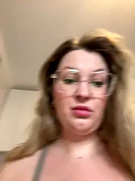 Teya moon  online show from 19, 9, 2025