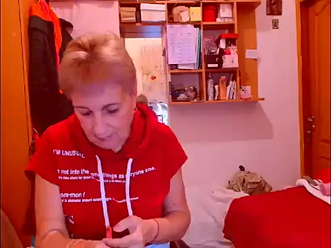 Snapshot of Victoria5643 chatting on 8, 10, 2025 Victoria5643 online show from 8, 10, 2025