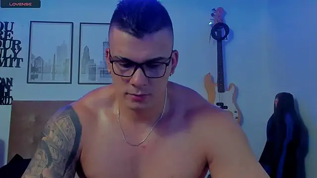 Snapshot of seancarreraa chatting on 7, 10, 2025 seancarreraa online show from 7, 10, 2025