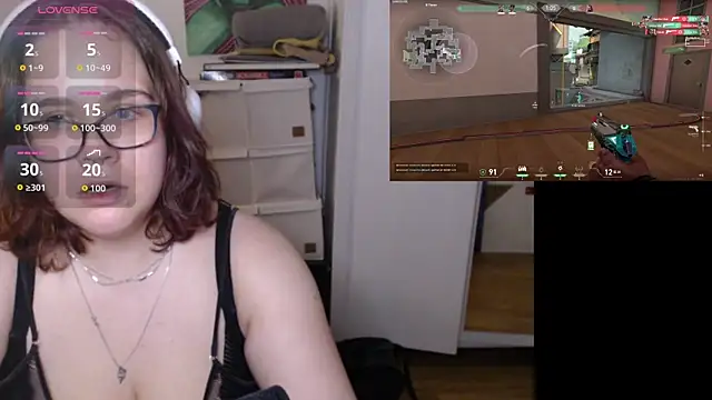 Snapshot of playvalorantwithmenow chatting on 31, 10, 2025 playvalorantwithmenow online show from 31, 10, 2025