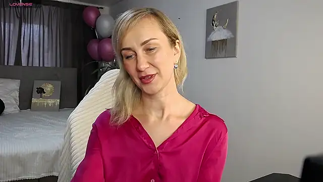 Vanessa Nowak online show from 6, 3, 2025