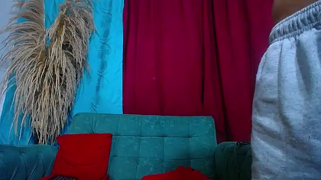 Leon hot X online show from 6, 1, 2025