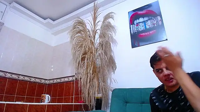 Leon hot X online show from 6, 2, 2025