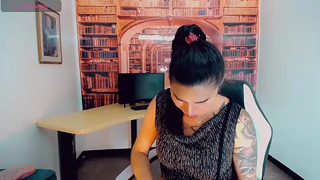 Snapshot of khiara_moretti chatting on 3, 3, 2025 khiara moretti online show from 3, 3, 2025