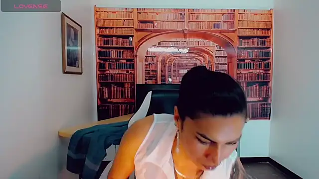 Snapshot of khiara_moretti chatting on 4, 3, 2025 khiara moretti online show from 4, 3, 2025