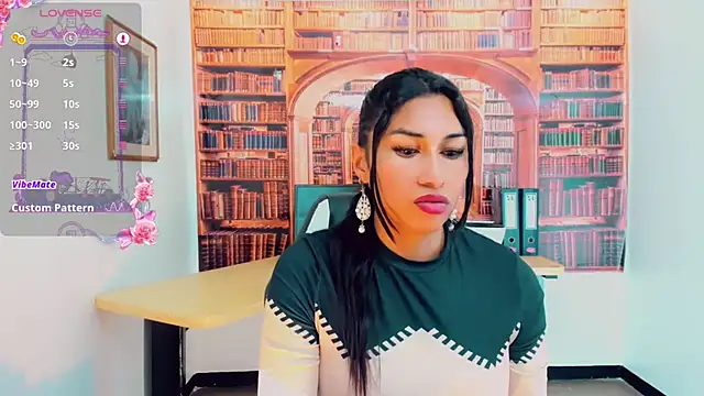 Snapshot of khiara_moretti chatting on 14, 3, 2025 khiara moretti online show from 14, 3, 2025