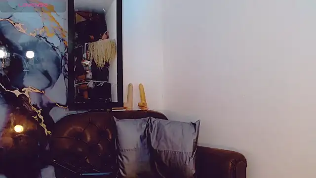 Snapshot of khiara_moretti chatting on 6, 11, 2025 khiara moretti online show from 6, 11, 2025