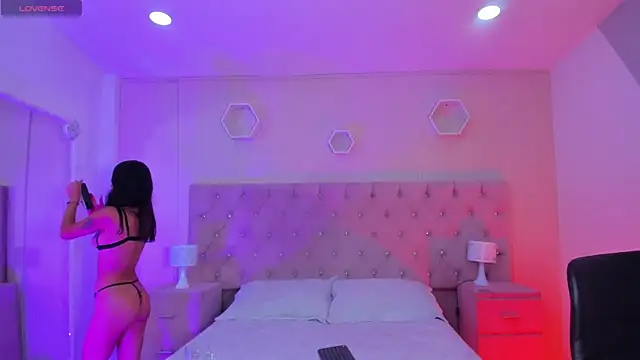 Agathaargent  online show from 23, 11, 2025