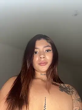 Roxanne 08 online show from 11, 3, 2025