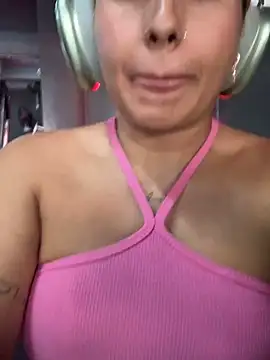 Amber Martins  online show from 4, 3, 2025