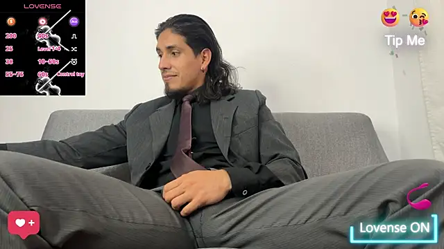 Snapshot of Tom_blunt96 chatting on 16, 10, 2025 Tom blunt96 online show from 16, 10, 2025