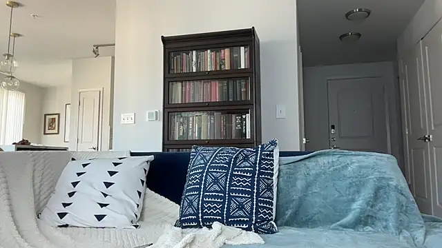 YUMIandbigWOLF online show from 2, 2, 2025