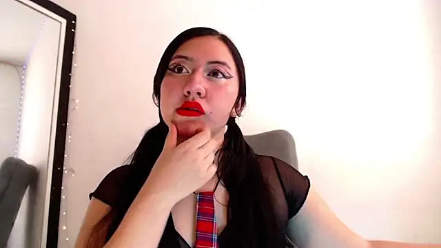 LuciaTomson online show from 25, 2, 2026