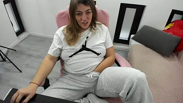 Dyana Kaylinn online show from 28, 3, 2026