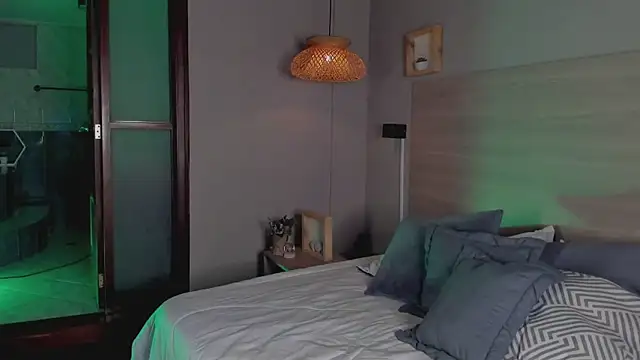 nayah   online show from 18, 9, 2025