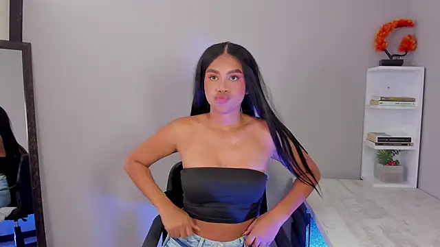 nayah   online show from 21, 11, 2025