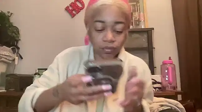 MommyConfident online show from 20, 3, 2025