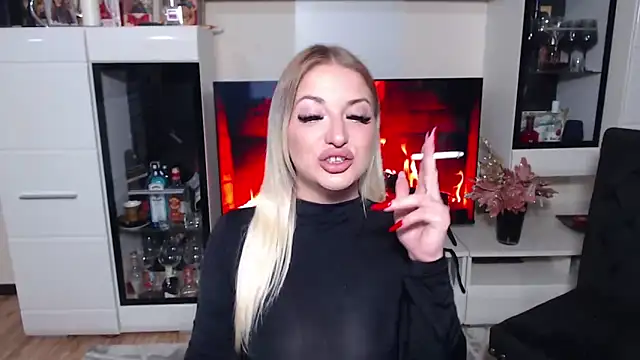 Snapshot of GodessJulia chatting on 3, 12, 2025 GodessJulia online show from 3, 12, 2025