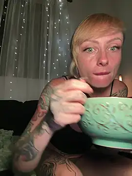 haileyhope  online show from 9, 5, 2026
