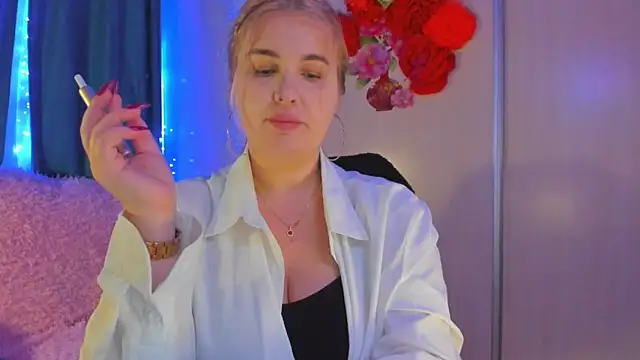 CoraSwon online show from 4, 2, 2025