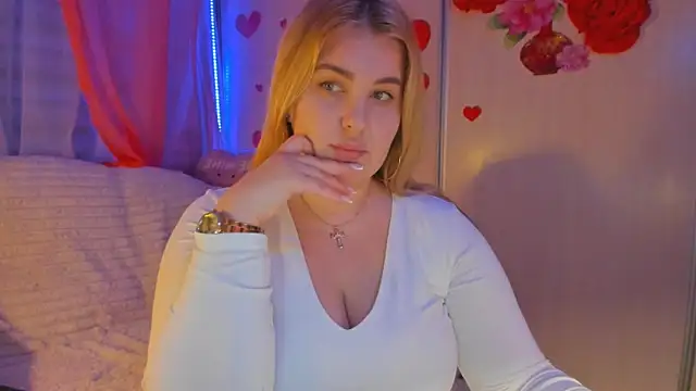 CoraSwon online show from 4, 3, 2025