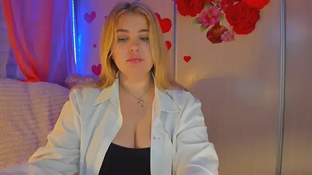 CoraSwon online show from 4, 3, 2025