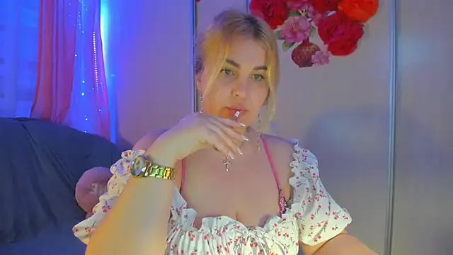 CoraSwon online show from 8, 3, 2025