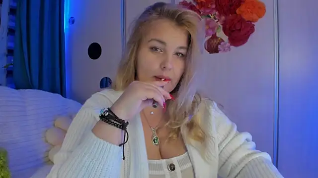 CoraSwon online show from 3, 10, 2025