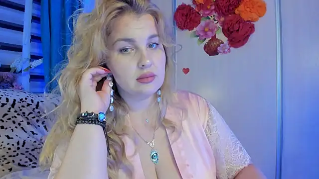 CoraSwon online show from 5, 10, 2025