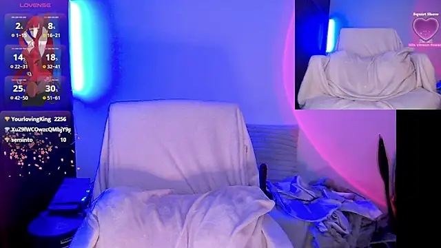 Snapshot of HollyDominic chatting on 11, 3, 2025 HollyDominic online show from 11, 3, 2025