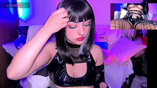 Snapshot of HollyDominic chatting on 13, 11, 2025 HollyDominic online show from 13, 11, 2025