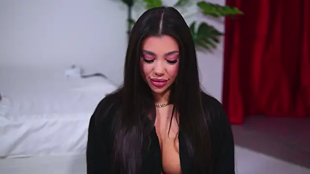 Snapshot of NatyDesiree chatting on 5, 10, 2025 NatyDesiree online show from 5, 10, 2025