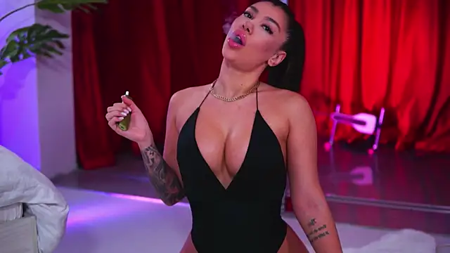 Snapshot of NatyDesiree chatting on 14, 10, 2025 NatyDesiree online show from 14, 10, 2025