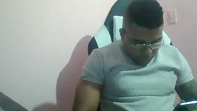 SaucyAffair0 online show from 5, 7, 2026