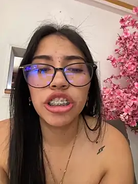 Snapshot of SaritaHot_69 chatting on 17, 12, 2024 SaritaHot 69 online show from 17, 12, 2024