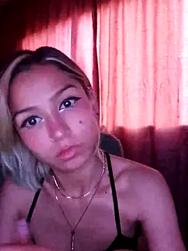 Snapshot of avery_fox chatting on 9, 3, 2025 avery fox online show from 9, 3, 2025