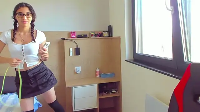 uniquerossie online show from 7, 10, 2025