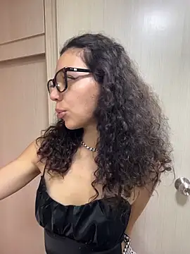 uniquerossie online show from 7, 3, 2026