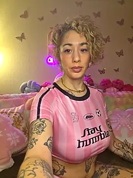 Snapshot of Chachou000 chatting on 17, 12, 2025 Chachou000 online show from 17, 12, 2025