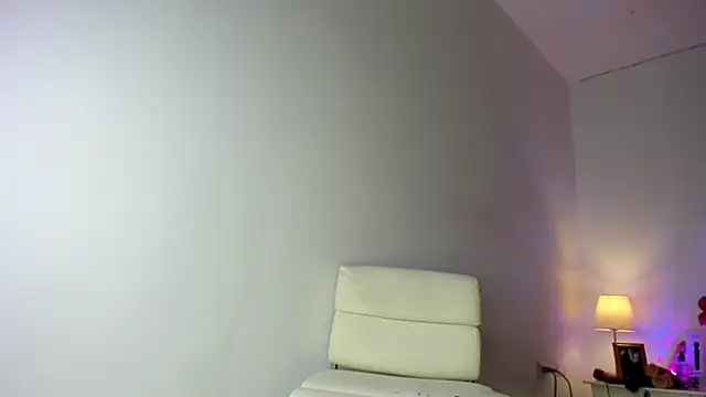 shantallhotxx online show from 16, 4, 2026