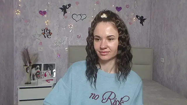 KaraCriegs online show from 5, 3, 2025