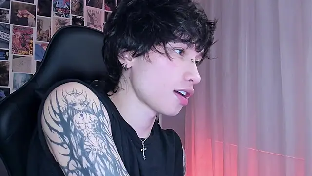 Snapshot of liamelf chatting on 4, 1, 2025 liamelf online show from 4, 1, 2025