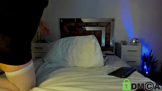 Lucyerobbie online show from 5, 1, 2025