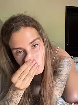 EmiliaCatalina online show from 20, 1, 2025