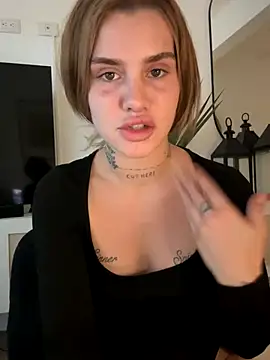 EmiliaCatalina online show from 15, 9, 2025