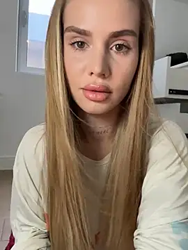 EmiliaCatalina online show from 24, 10, 2025