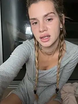 EmiliaCatalina online show from 15, 11, 2025