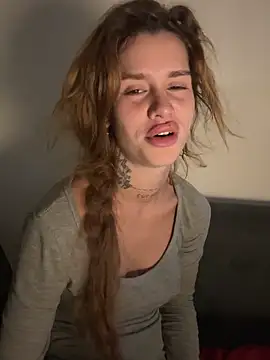 EmiliaCatalina online show from 5, 3, 2026